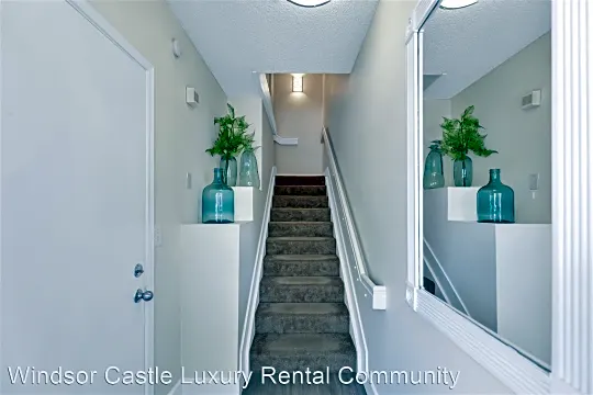 Luxury Townhomes by Windsor Castle Photo 2