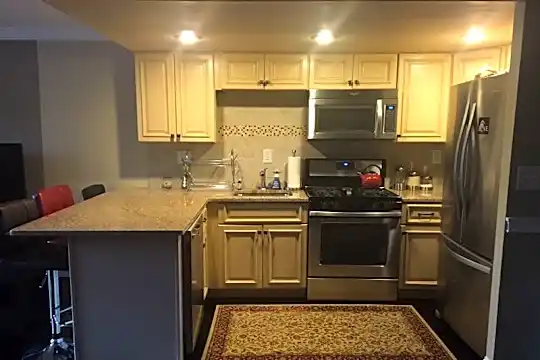 195 Spring St Photo 1