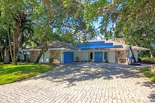 1017 Casseekey Ln Photo 2
