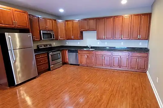 7422 Lions Gate Pkwy Photo 1