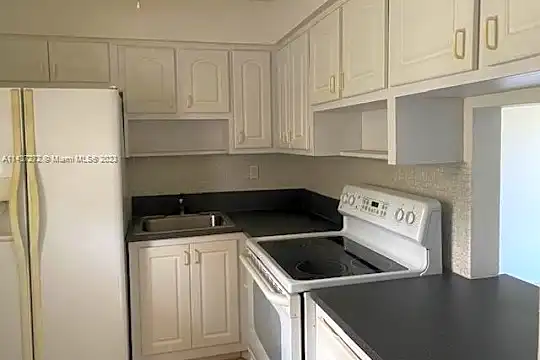 20200 NE 27th Ct #11 Photo 2