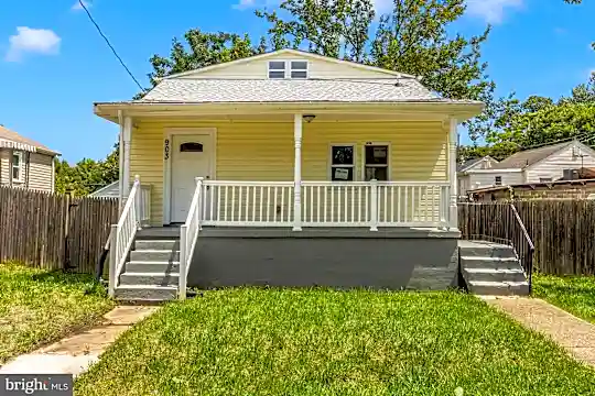 903 Minna Ave Photo 2