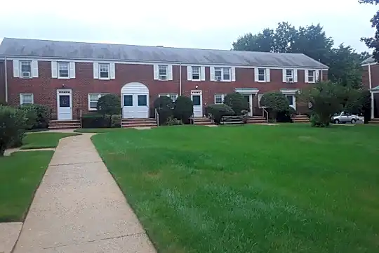 SUNNYFIELD GARDENS APARTMENTS Photo 1