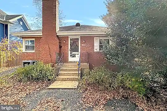 607 Lincoln Ave Photo 2