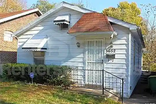 5652 Helen Ave Photo 2