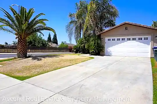 5818 Laurel Canyon Dr Photo 1