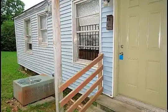 1109 W 51st St Photo 2