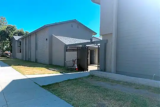 14812 Gridley Rd Photo 1