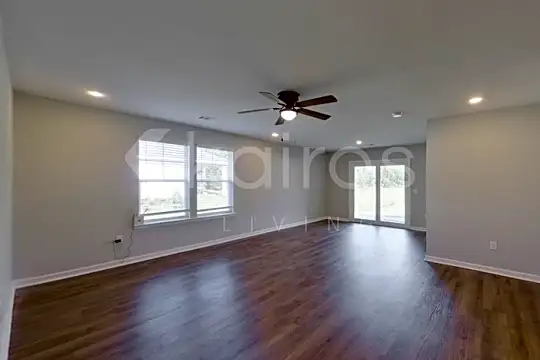 122 Cottage Grove Rd Photo 2