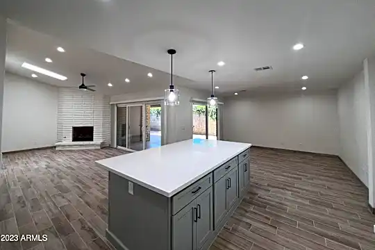 1020 E Rose Ln Photo 1