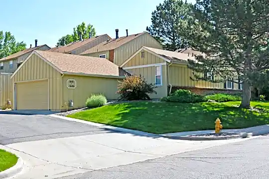 7505 W Yale Ave Photo 2