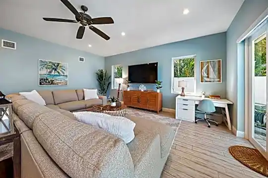 500 Sunrise Way Photo 2