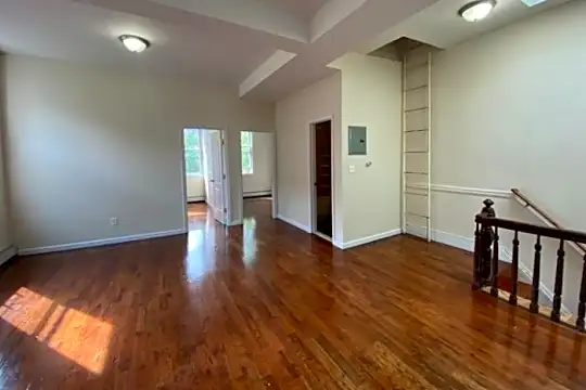1329 Inwood Ave Photo 2