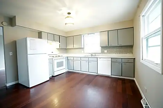 44 N Alfred Ave Photo 2