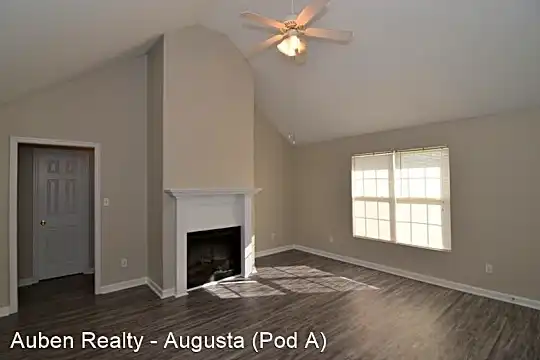 1907 Lobelia Ln Photo 2