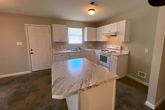 2190 Aberdeen Ave Photo 1