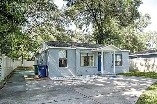 1706 E Lambright St N Photo 2