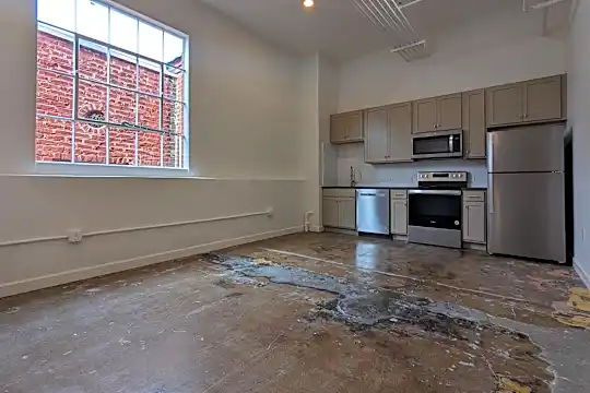 305 6th St Photo 2