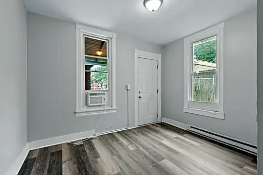 905 Buttonwood Street, Unit A Photo 2