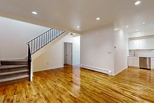 604 4th St Photo 1