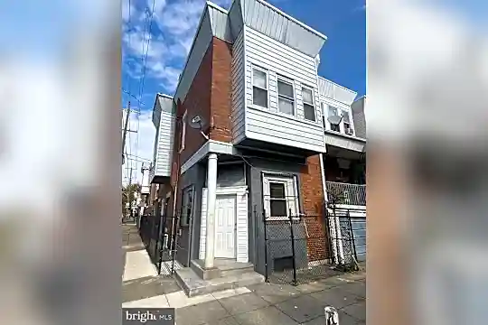 5761 Rodman St Photo 2