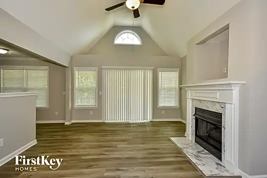 554 Summit Way Photo 2