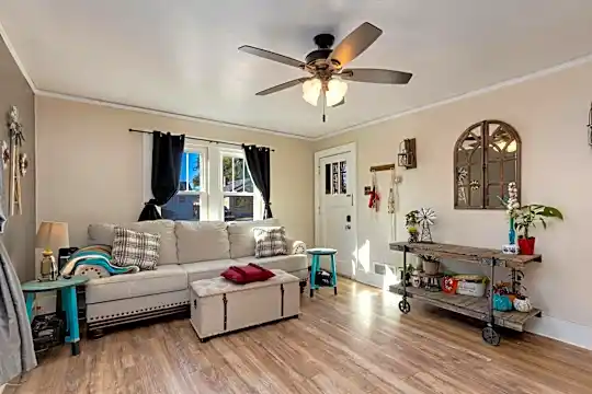 3317 McComb Ave Photo 2