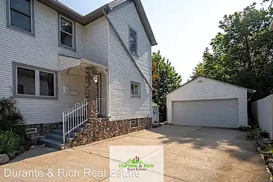1819 Marquette St Photo 2