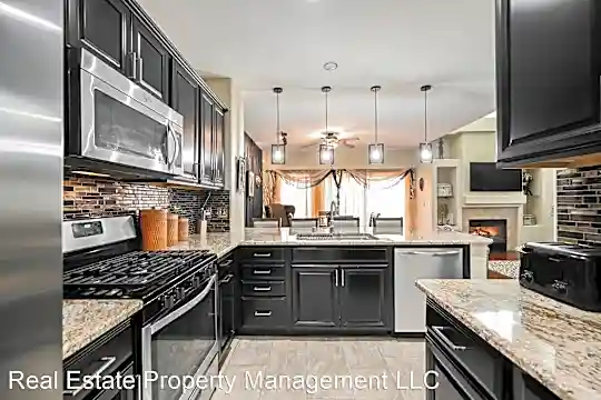 5975 Sunlight Garden Way Photo 2
