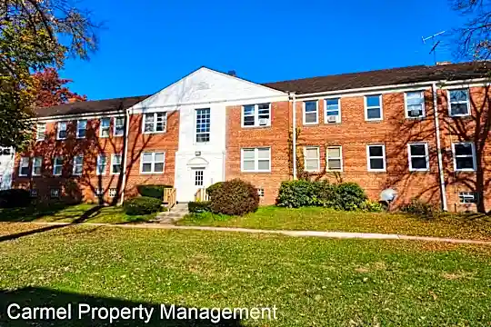 1832 Forest Hills Blvd Photo 1