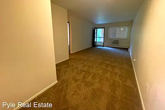 Spacious 1 bedroom apartments! Photo 2