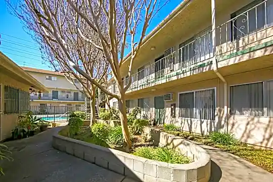 Windsor Apartments Photo 2