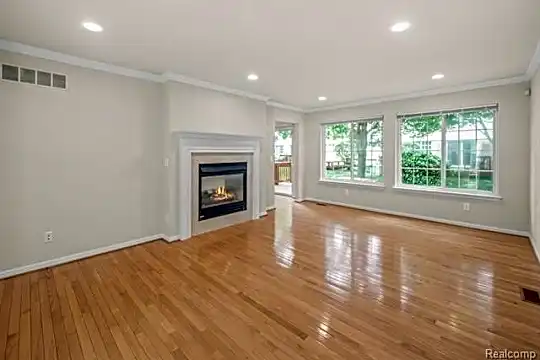 509 James Cir Photo 2