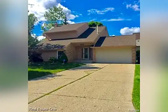 6212 Quaker Hill Dr Photo 1