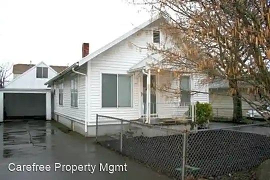 8303 SE Alder St Photo 1