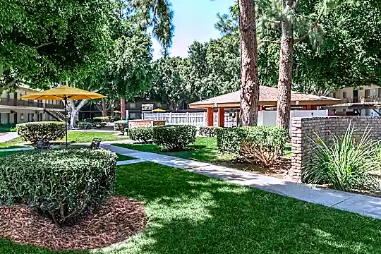 Hampshire Square Apartment Homes Photo 2