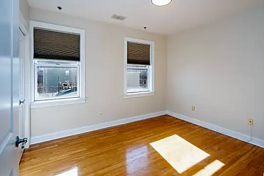 528 47th St #3D Photo 2