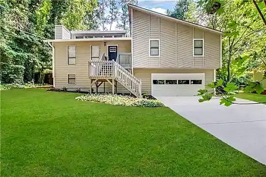 3807 Memorial Pkwy NW Photo 1