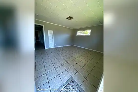 1217 Sage Dr Photo 2
