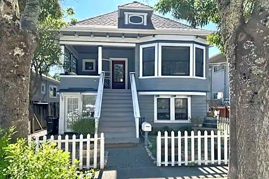 315 1st St Photo 1