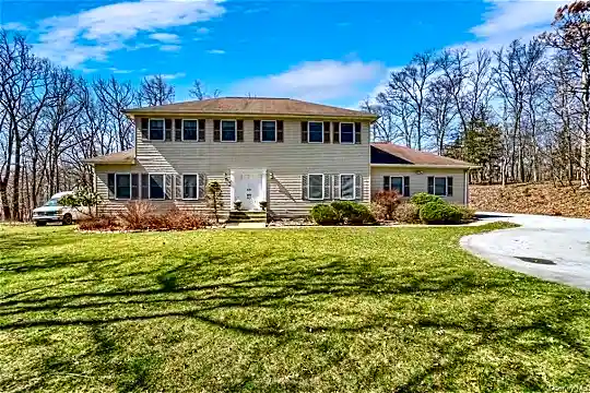 8 Valerie Dr Photo 1