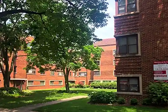 605 Sheridan Rd Photo 2