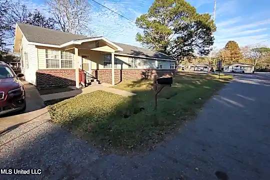 5443 Hubert St Photo 2