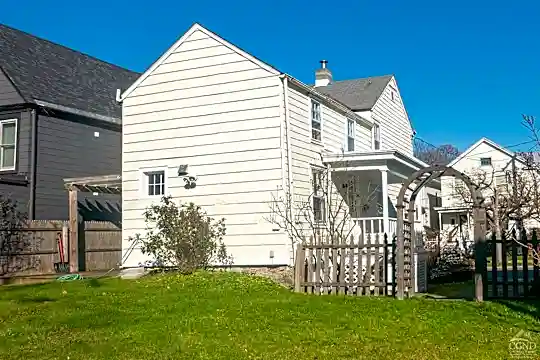 519 Prospect St Photo 2
