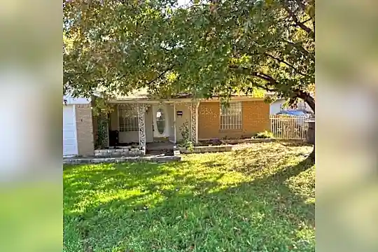 1534 Harlandale Ave Photo 1