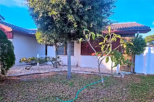 11557 124th Terrace N Photo 2