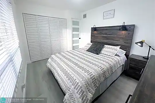 3215 N Ocean Dr #203 Photo 1