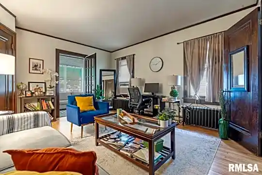 860 Loraine Avenue, Unit 864 1/2 Loraine Photo 2