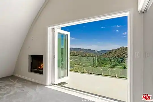 2411 N Topanga Canyon Blvd Photo 1