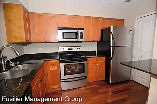 5452 E Michigan St Photo 2